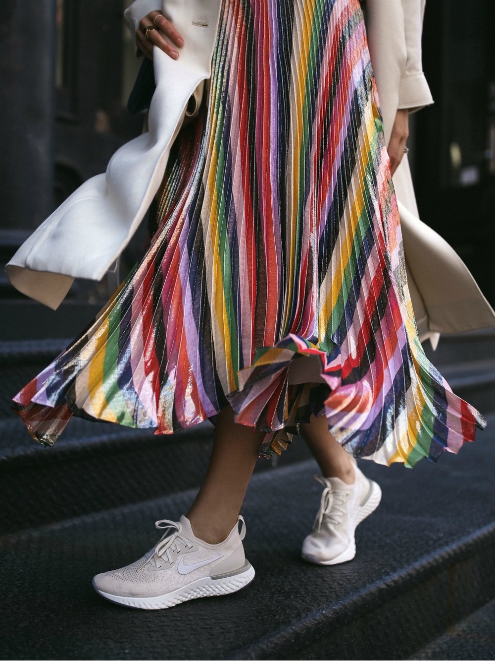Alice + Olivia Katz Sunburst Pleated Metallic Stripe Midi Skirt - Picture 4 of 16